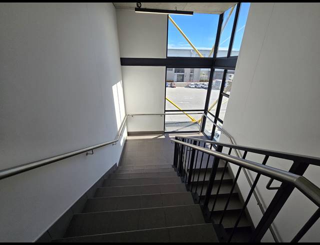 6,569M² WAREHOUSE TO LET IN BELLVILLE SOUTH INDUSTRIA